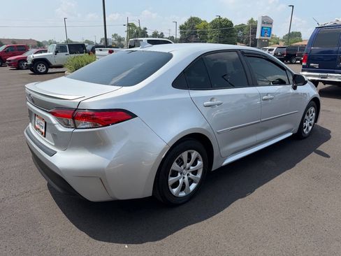Used 2024 Toyota Corolla LE FWD image 5