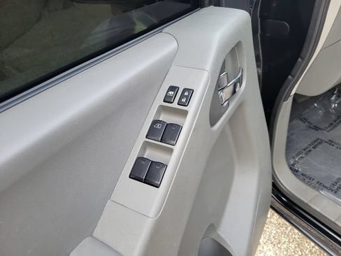 Used 2021 Nissan Frontier SV w/ Midnight Edition Floor Mats RWD image 15