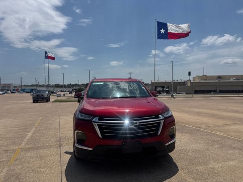 Used 2023 Chevrolet Traverse LT FWD image 4