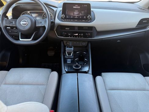 Used 2024 Nissan Rogue SV image 10