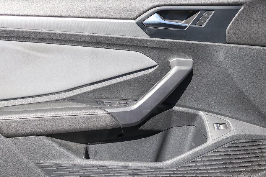 Used 2025 Volkswagen Jetta SE FWD image 16