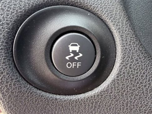 Certified 2020 Nissan 370Z Coupe image 19