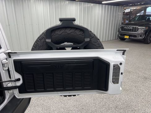 Used 2023 Jeep Wrangler Unlimited Rubicon image 11