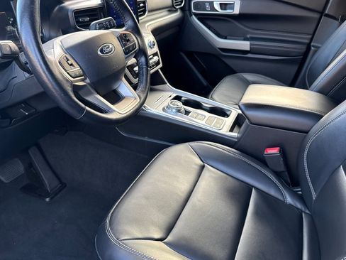 Certified 2022 Ford Explorer XLT w/ Equipment Group 202A image 11