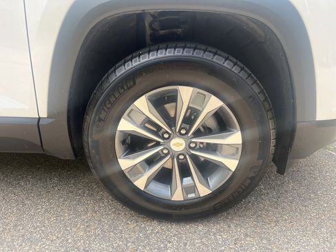 Used 2025 Chevrolet Equinox LT image 7