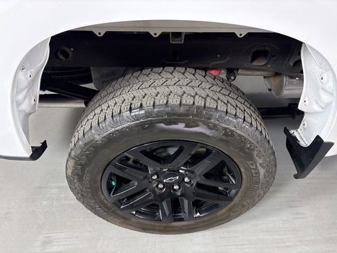 Used 2024 Chevrolet Silverado 1500 Custom Trail Boss w/ LPO, Dark Essentials Package image 10