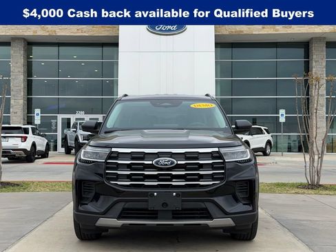 New 2026 Ford Explorer Active RWD image 2