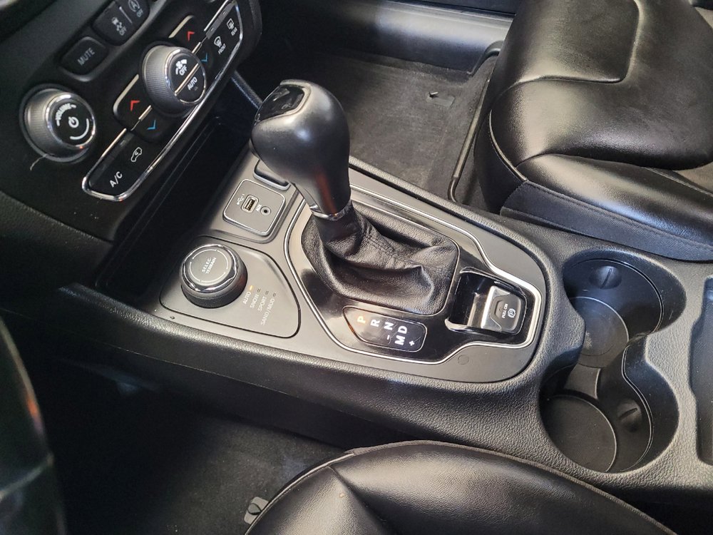 Used 2020 Jeep Cherokee Latitude Plus AWD/4WD image 26