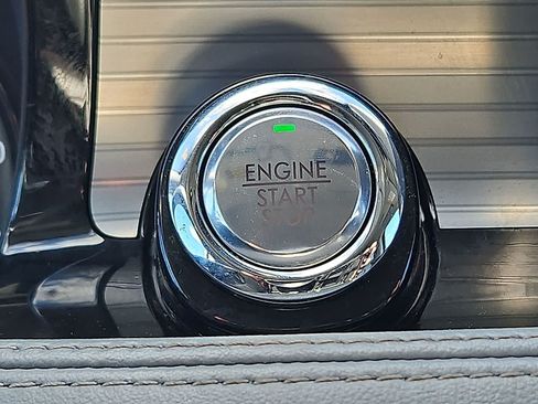 Used 2022 Lincoln Corsair AWD w/ Premium Package image 23