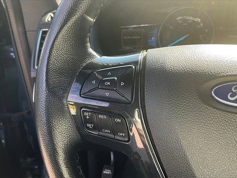 Used 2018 Ford Explorer XLT w/ XLT Technology Feature Bundle image 11