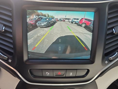 Used 2021 Jeep Cherokee Latitude Lux w/ Comfort/Convenience Group image 15