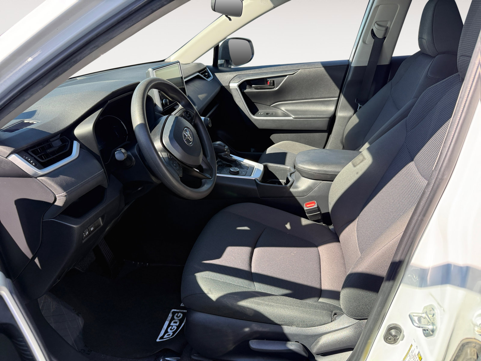 Used 2024 Toyota RAV4 LE AWD/4WD image 10