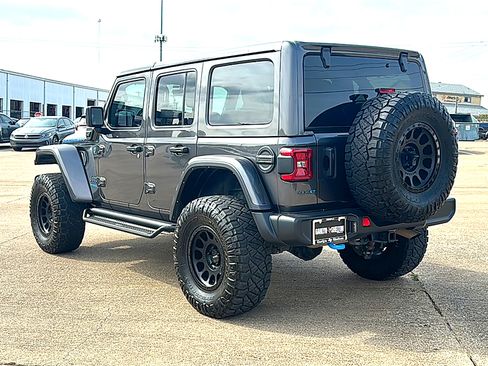 Used 2022 Jeep Wrangler Unlimited Rubicon 4xe w/ Cold Weather Group AWD/4WD image 6