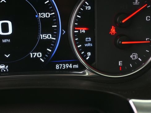 Used 2023 Chevrolet Traverse Premier image 18