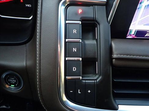 Used 2021 Chevrolet Suburban LT image 21