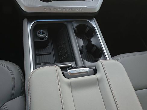 New 2025 Ford Expedition Active image 26