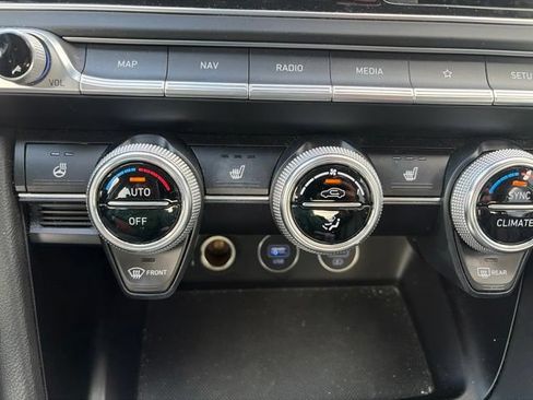 Used 2023 Genesis G70 2.0T AWD/4WD image 11