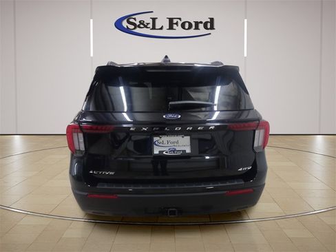 Certified 2025 Ford Explorer Active image 8