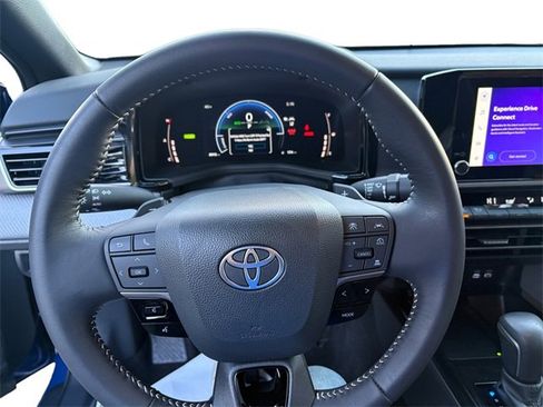 Used 2025 Toyota Camry SE image 15