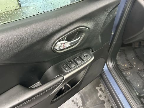 Used 2020 Jeep Cherokee Latitude Plus w/ Comfort/Convenience Group image 13