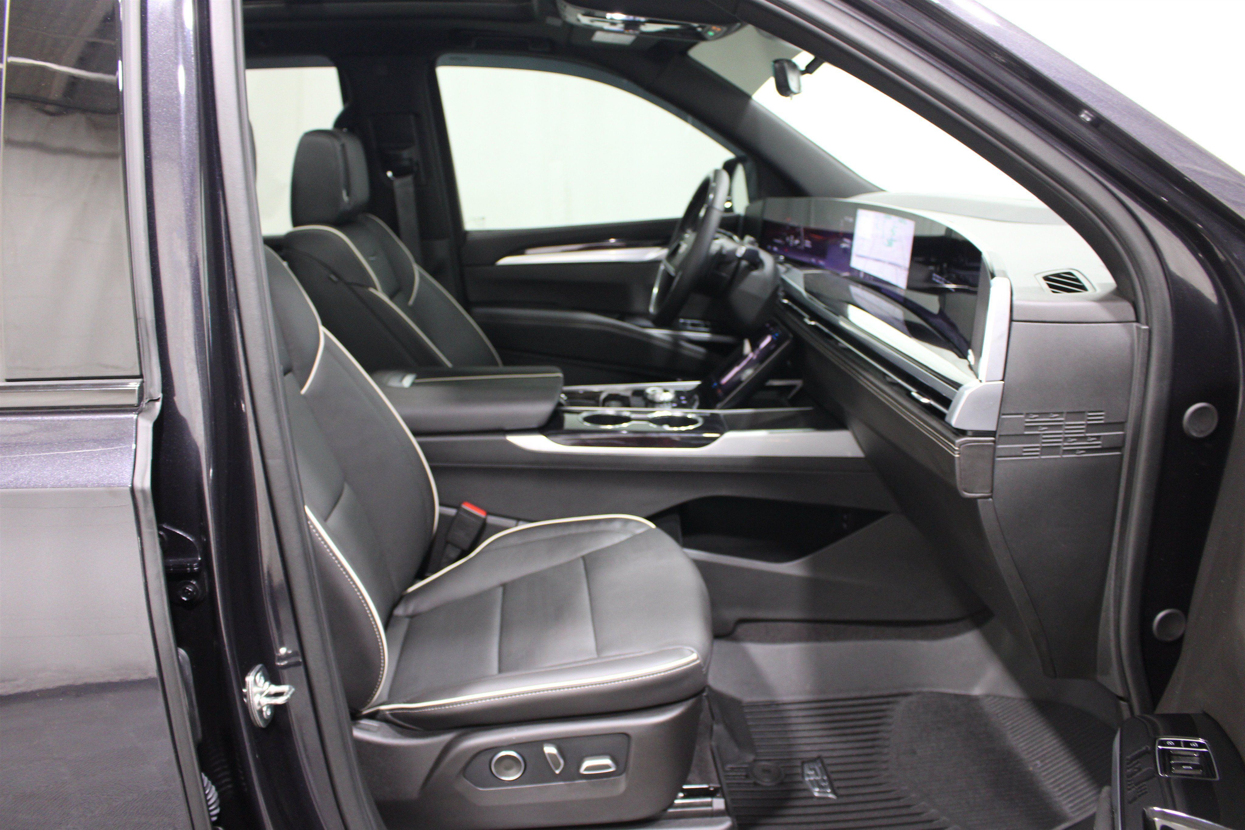 Used 2026 Cadillac Escalade Sport w/ Touring Package AWD/4WD image 29