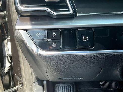 Certified 2025 Kia Sportage EX AWD/4WD image 15