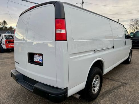 Used 2018 Chevrolet Express 3500 Extended w/ Driver Convenience Package image 5
