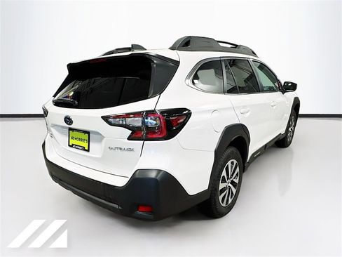 Used 2025 Subaru Outback Premium image 5