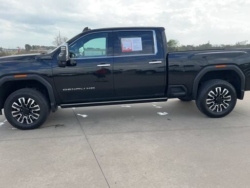 Used 2024 GMC Sierra 2500 Denali Ultimate AWD/4WD image 4