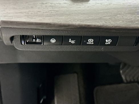 Used 2024 Nissan Ariya AWD image 17