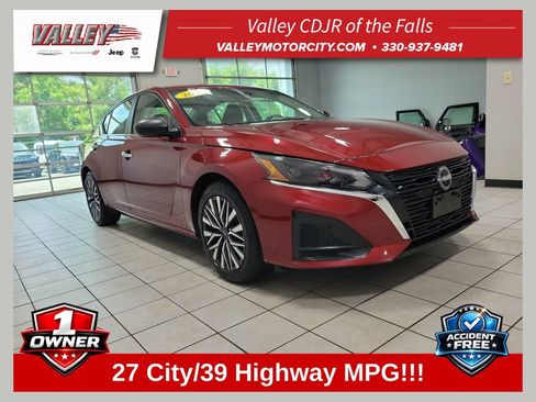 Used 2024 Nissan Altima 2.5 SV FWD image 1