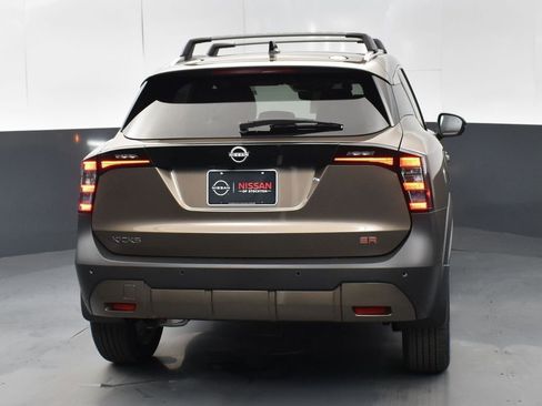 New 2026 Nissan Kicks SR w/ Illumination Package FWD image 7