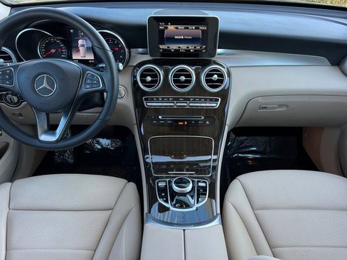Used 2019 Mercedes-Benz GLC 300 image 3