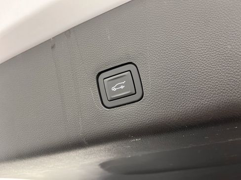 Used 2019 Chevrolet Traverse LT image 23