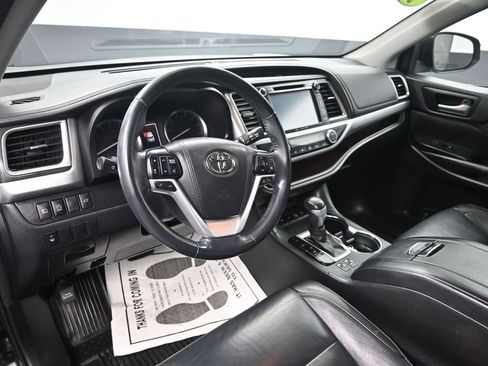 Used 2017 Toyota Highlander XLE image 13