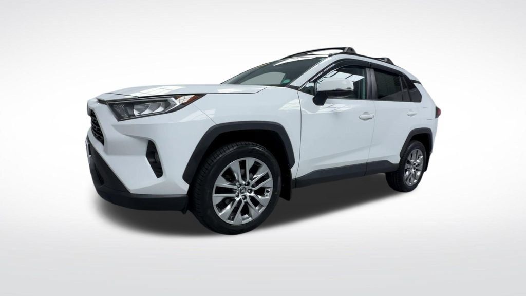 Certified 2020 Toyota RAV4 XLE Premium AWD/4WD image 5