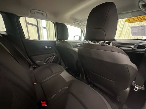 Used 2023 Jeep Renegade Latitude w/ Premium Group image 19