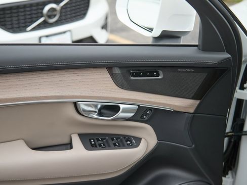 New 2026 Volvo XC90 B6 Plus w/ Protection Package Premier image 11