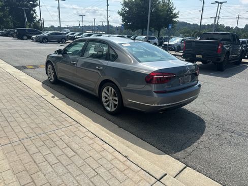 Used 2019 Volkswagen Passat 2.0T Wolfsburg FWD image 5