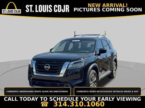 Used 2024 Nissan Pathfinder SL FWD image 1