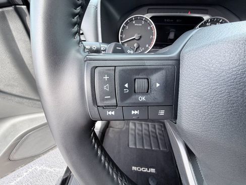 Used 2025 Nissan Rogue SV AWD/4WD image 14