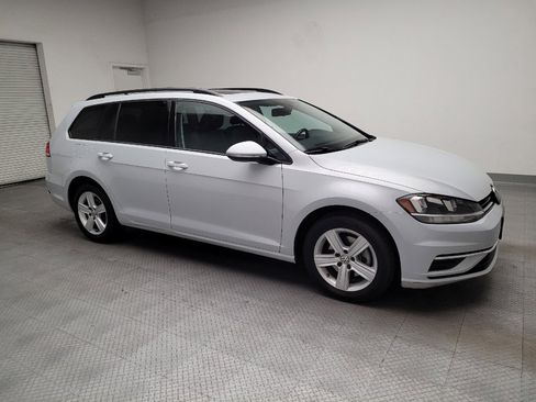 Used 2018 Volkswagen Golf SE image 11