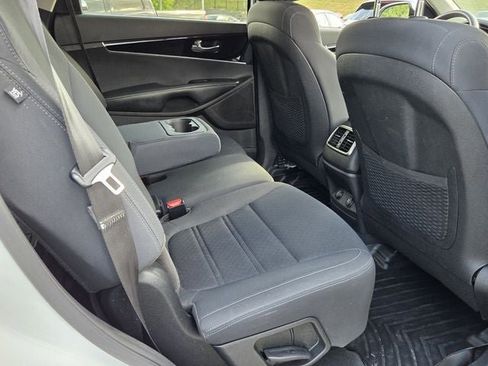 Used 2020 Kia Sorento LX FWD image 13