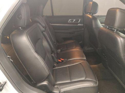 Used 2017 Ford Explorer Limited image 19