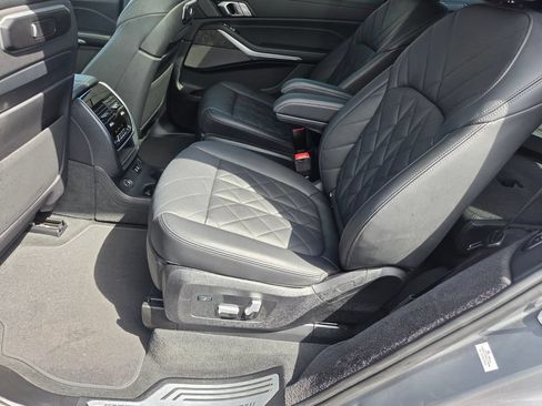 Used 2024 BMW X7 xDrive40i w/ M Sport Package AWD/4WD image 23