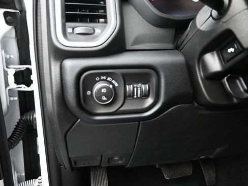 New 2026 RAM 2500 Laramie AWD/4WD image 13