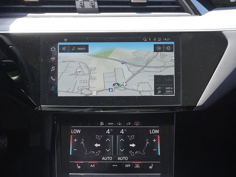 Used 2022 Audi e-tron Premium w/ Convenience Plus Package AWD/4WD image 50