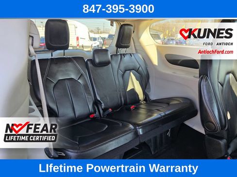 Used 2024 Chrysler Pacifica Touring-L FWD image 29