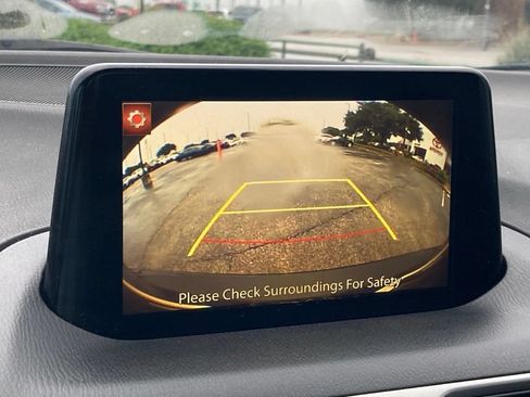 Used 2018 MAZDA MAZDA3 Touring FWD image 18