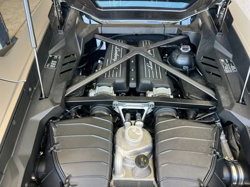 Used 2024 Lamborghini Huracan Tecnica RWD image 8